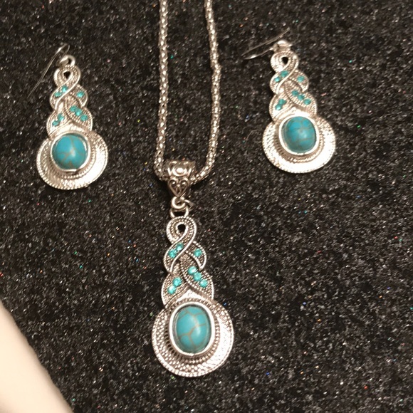 Jewelry - NWOT Turquoise Crystal Necklace and Earring Set